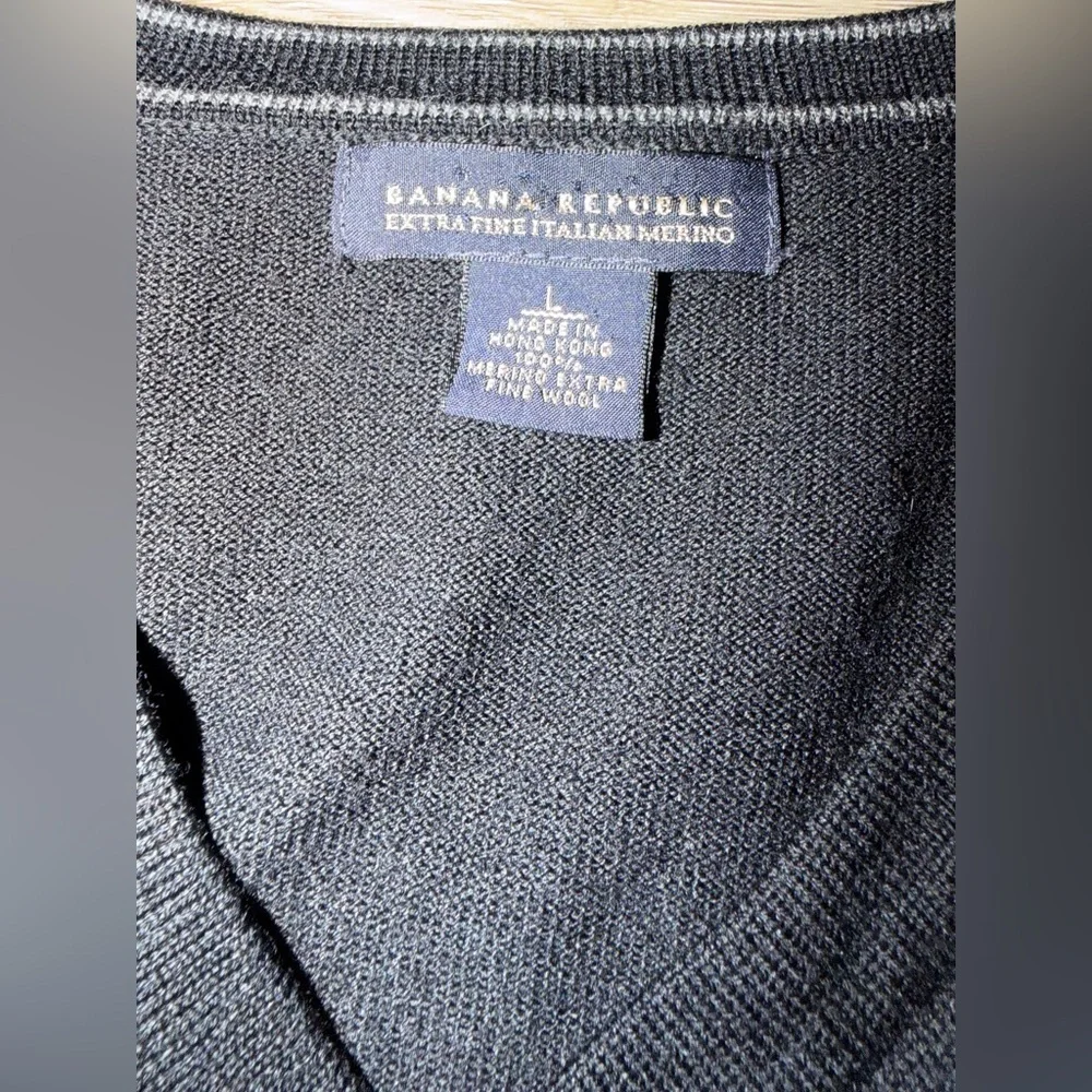 Banana Republic Men's Dark V-Neck Sweater